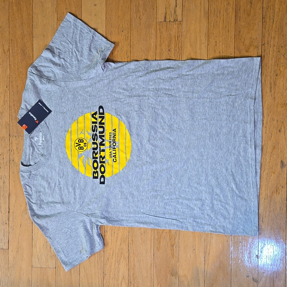 NWT Fanatics Soccer T-Shirt Mens Medium
